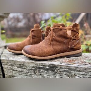 Born Women’s Wynter Bootie Distressed Brown Leather Size 8.5 M